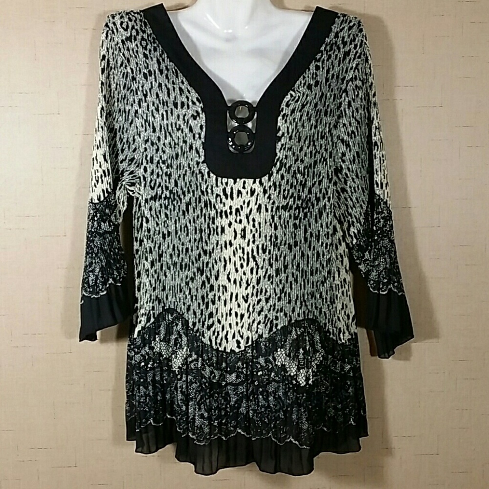 Womans 2X blouse by Nicola.